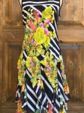 Floral Stripe Sleeveless Summer Dress - Black & Yellow
No belt